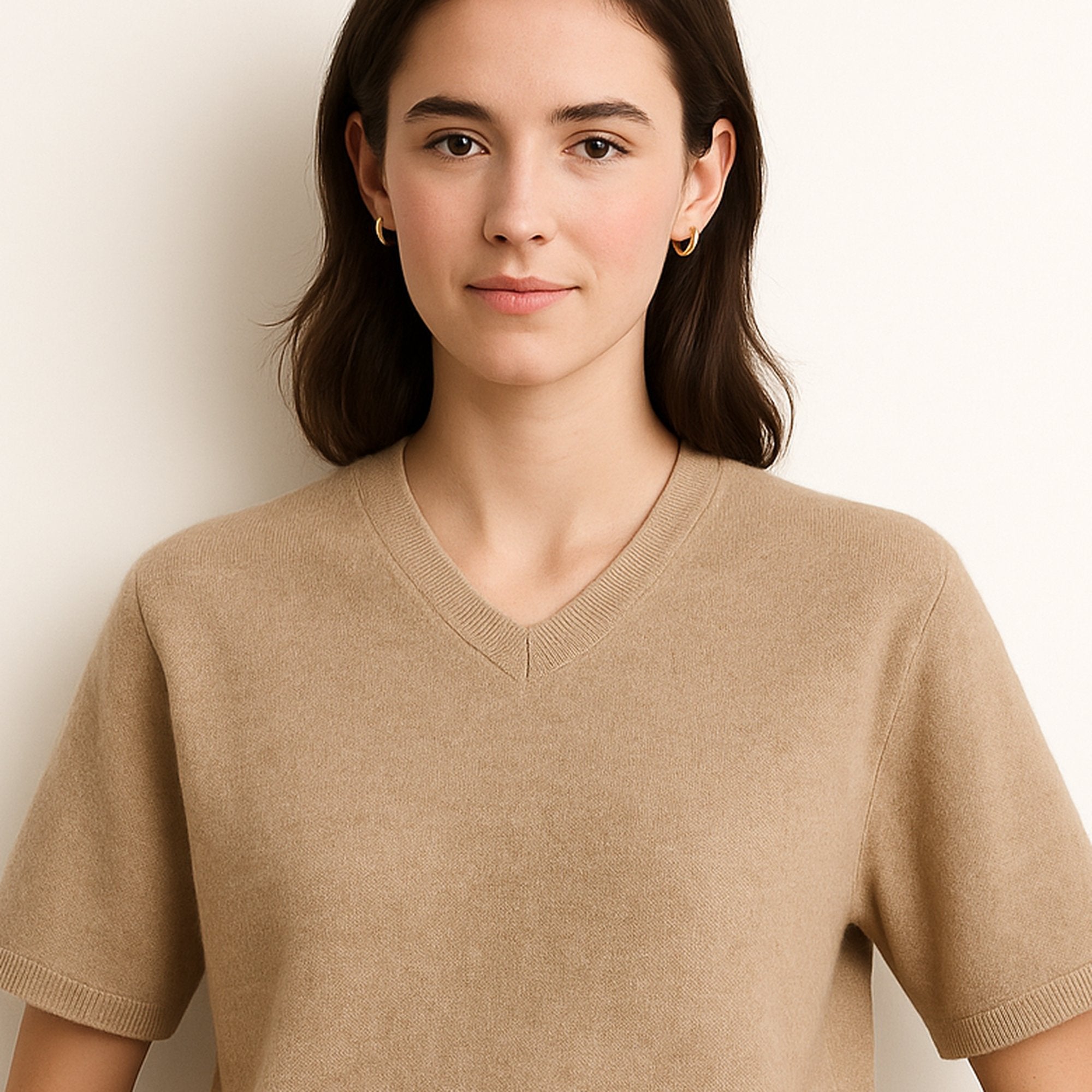 Luca Tee - V-neck (Sabbia)